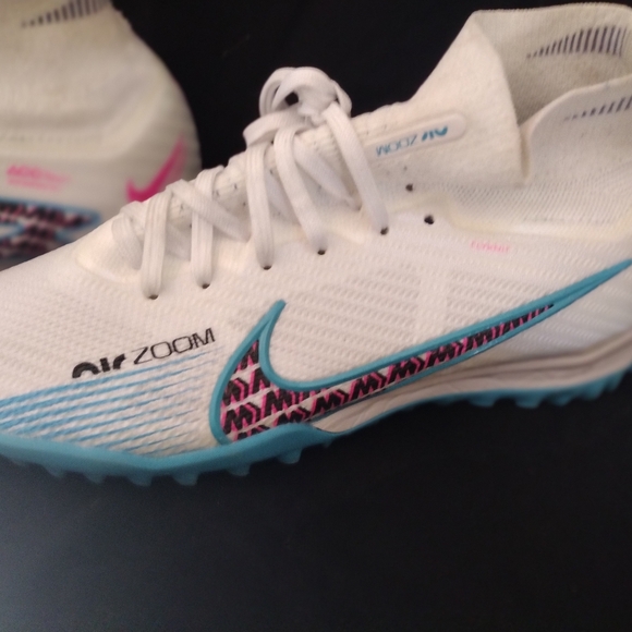 Nike football 🏈 shoes - Picture 2 of 5